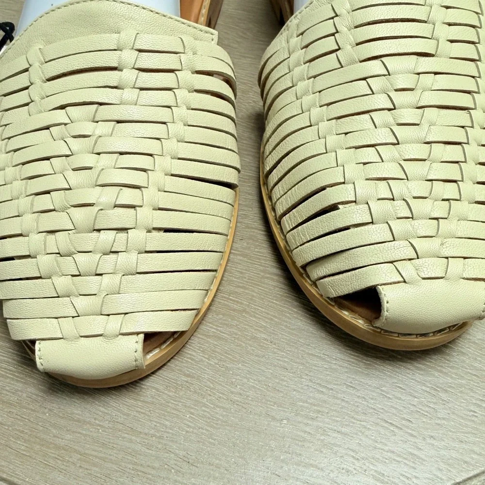 MYRA Madrigonna NWT 8 Womens‎ Cream Woven Embossed Artsy Leather Flat Sandals